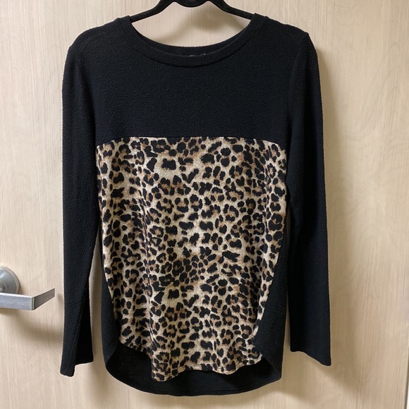 BomBom Leopard Print Cozy Sweater Top Size Small - Picture 2 of 6